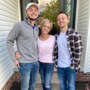 Meet your Posher, Sharon